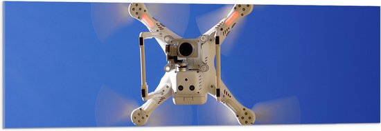 Acrylglas - Onderaanzicht van Vliegende Drone onder Blauwe Lucht - 120x40 cm Foto op Acrylglas (Met Ophangsysteem)