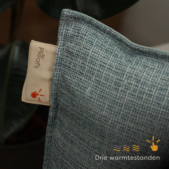 Lichtblauwe kussenhoes met fijne ruitjes, met label 'Pleafs'. Drie warmtestanden.