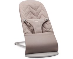 foto van BabyBjörn Wipstoel Bliss - Geweven kroonblad quilt - Zandgrijs - Ergonomisch - Verstelbaar - Inklapbaar