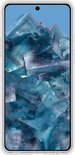 Voorzijde van Google Pixel 8 Pro met een abstracte, blauw met grijze wallpaper, getoond in een transparante hoes.