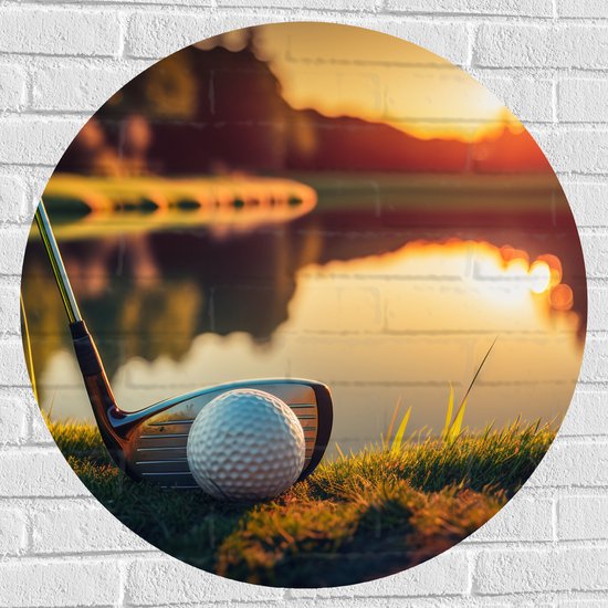 Muursticker Cirkel - Golf - Golfbal - Golfclub - Zonsondergang - Gras - Water - 80x80 cm Foto op Muursticker
