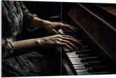 Acrylglas - Muziek - Piano - Handen - Mens - Jurk - 120x80 cm Foto op Acrylglas (Met Ophangsysteem)