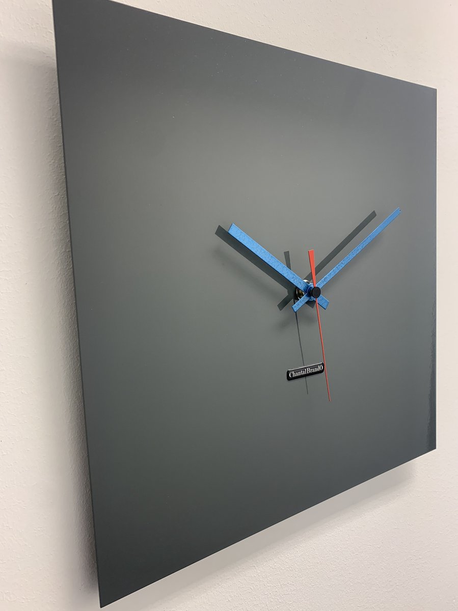 Wandklok CHANTALBRANDO -- TIME SQUARE 40 -- NARDO GREY -- MODERN DESIGN -- MADE IN HOLLAND - HOOGGLANS GRIJS