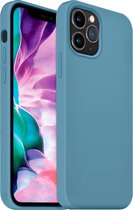 Coverzs Luxe Liquid Silicone case geschikt voor Apple iPhone 11 Pro Max - beschermhoes - siliconen backcover - optimale bescherming - lichtblauw