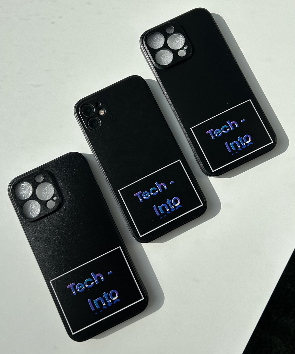 iPhone 14 Pro Max - Shockproof Case - Tech-into Logo Design Hoesje - Zwart - Blauw en Paars - Camera Bescherming