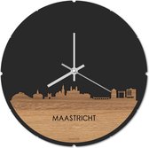 Skyline Klok Rond Maastricht Eikenhout - Ø 44 cm - Stil uurwerk - Wanddecoratie - Meer steden beschikbaar - Woonkamer idee - Woondecoratie - City Art - Steden kunst - Cadeau voor hem - Cadeau voor haar - Jubileum - Trouwerij - Housewarming -
