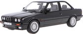 Het 1:18 gegoten model van de BMW 3-serie 325i E30 uit 1988 in zwart. De fabrikant van het schaalmodel is Norev. Dit model is alleen online verkrijgbaar