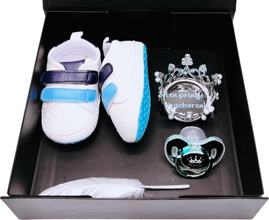 Foto: Kraamcadeau eerste sneakerbox blauw speen baby sneakers kraamkade jongen rechtstreeks versturen ook mogelijk