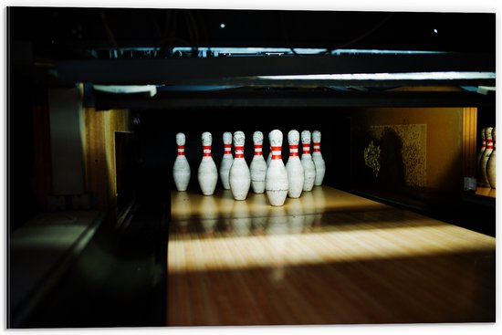 Dibond - Bowlen - Pionnen - Baan - Sport - Hobby - 60x40 cm Foto op Aluminium (Met Ophangsysteem)