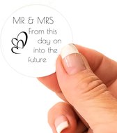 Trouw stickers wit MR & Mrs 4cm 48 stuks - Bruiloft bedankjes maken huwelijk trouwen wedding cadeautjes