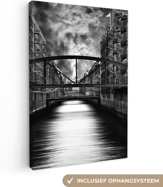 Canvas schilderij - Foto op canvas - Hamburg - Straat - Water - Brug - Zwart wit - 40x60 cm - Wanddecoratie - Canvas doek