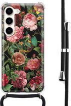 Hoesje met koord - Geschikt voor Samsung Galaxy S23 - Rode bloemen - Verstelbaar zwart koord - Crossbody - Bloemen - Transparant - Leuke Telefoonhoesjes
