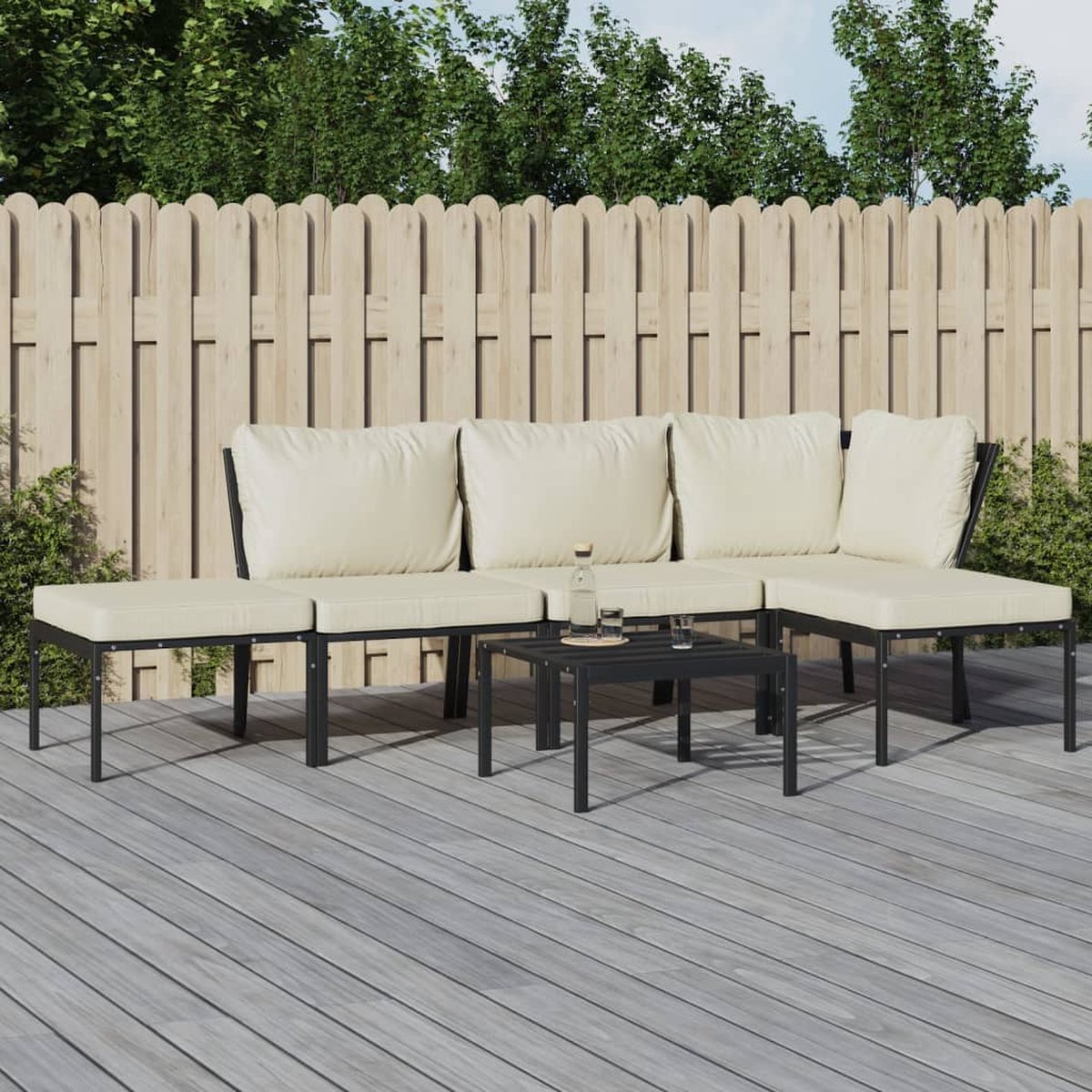 Zandkleurige loungeset met stalen frame en kussens - The Living Store.