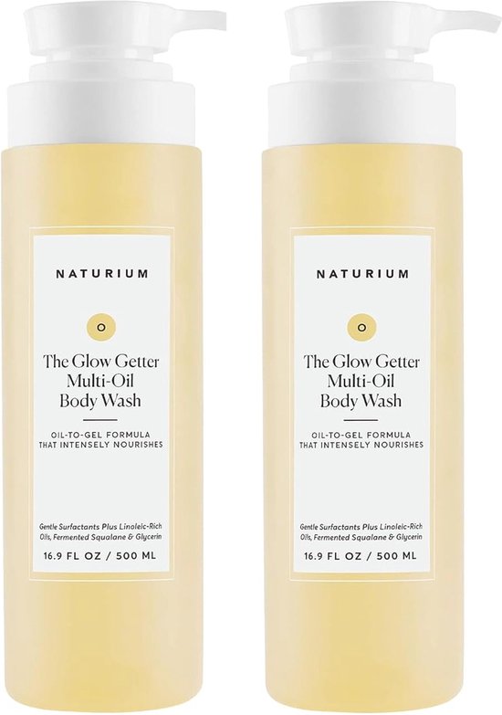 Twee flessen Naturium The Glow Getter Multi-Oil Body Wash, met gelige vloeistof en witte pompjes.