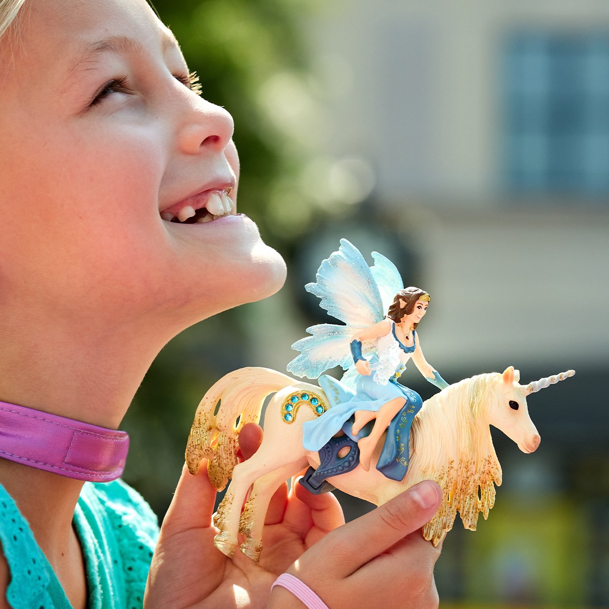 schleich BAYALA - Eyelas buitenrit op gouden eenhoorn - Speelfiguur - Kinderspeelgoed voor Jongens en Meisjes - 5 tot 12 jaar - 42508 — afbeelding 4