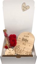Geschenkbox liefste METER | rood | bloemen | droogbloemen | liefste meter | meter vragen | meter worden | peettante vragen | peettante worden | cadeau  | geschenkdoos | giftbox