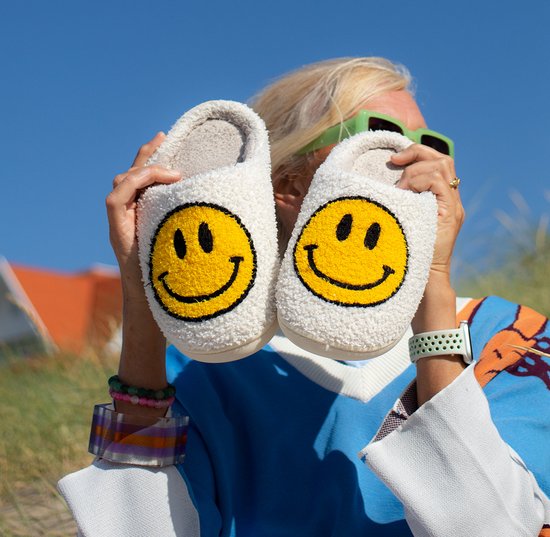 Happy Slippers -Smiley pantoffel - Smiley sloffen - Smiley Slippers -  Pantoffels Dames... | bol.com