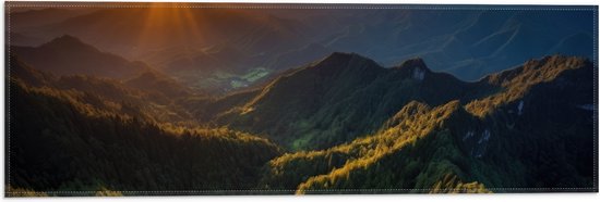 Vlag - Feloranje Zonsondergang achter de Bergen - 60x20 cm Foto op Polyester Vlag