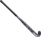 TK Total Three Maxi Four Junior Activate - Outdoor hockeystick - 100% Glasvezel - Zwart / Zilver - 28