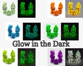 Set Glow in the Dark - Six dés Polysets | Dés - 6 jeux de 7 pièces | Pour D&D et autres Jeux de rôle | Jeux de Dés en plastique pour Dungeons and Dragons | Jeux de dés polyédriques | Sacs à dés Plus