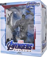Diamond Select Marvel: Avengers Endgame - Tracksuit Hulk PVC Diorama Beeld