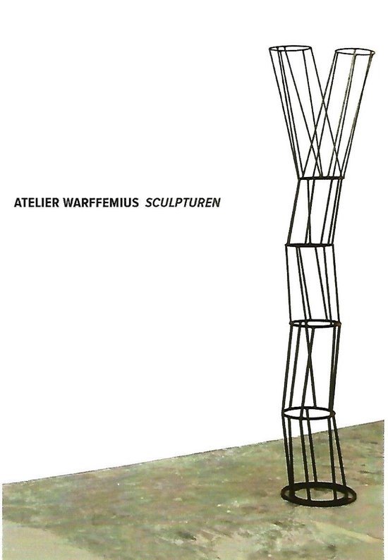 Atelier Warffemius Sculpturen, staande sculptuur van zwarte metalen staven in een golvende, gelaagde vorm.