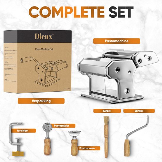 Complete set met pastamachine, tafelklem, pastastrijder, pastavorm, kwast en slinger.