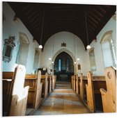 PVC Schuimplaat - Middenpad van Klein Religieus Kapelletje - 100x100 cm Foto op PVC Schuimplaat (Met Ophangsysteem)