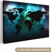 Carte du monde noir sur fond sombre aux couleurs des aurores boréales 120x80 cm