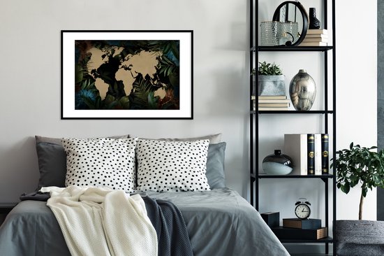 Carte du monde couleur sable sur fond noir décorée de fleurs et feuilles 90x60 cm