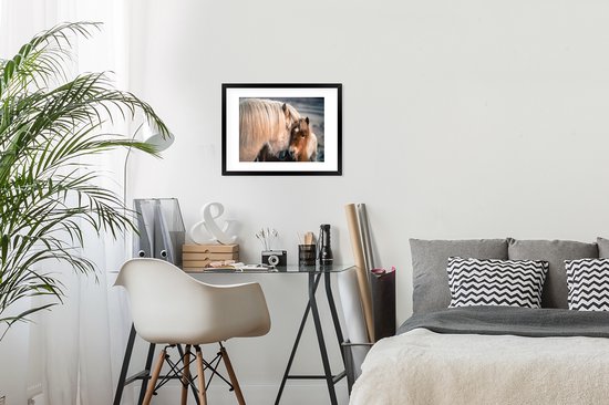 Affiche avec cadre Poney - Poulain - Câlin - 40x30 cm