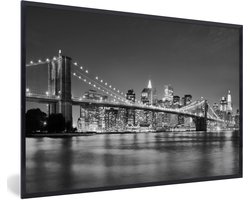 PosterMonkey - Poster - Fotolijst - Brooklyn - Brug - New York - Water - Zwart wit - Kader - Poster in lijst - 90x60 cm - Muurdecoratie - Kamer decoratie - Posters - Decoratie woonkamer