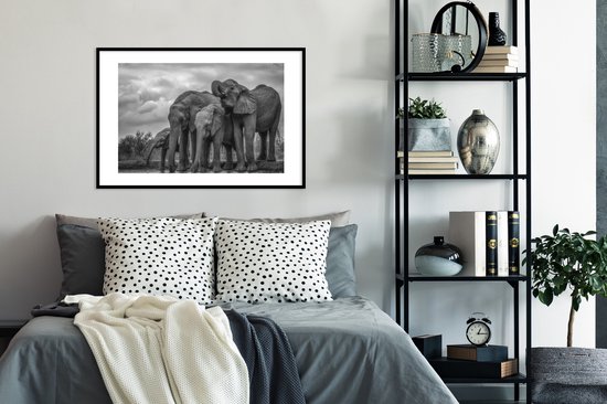 Fotolijst incl. Poster Zwart Wit- Olifant - Dieren - Water - Zwart wit - 90x60 cm - Posterlijst