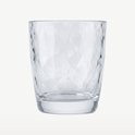 Un verre vide et transparent avec un motif à facettes.