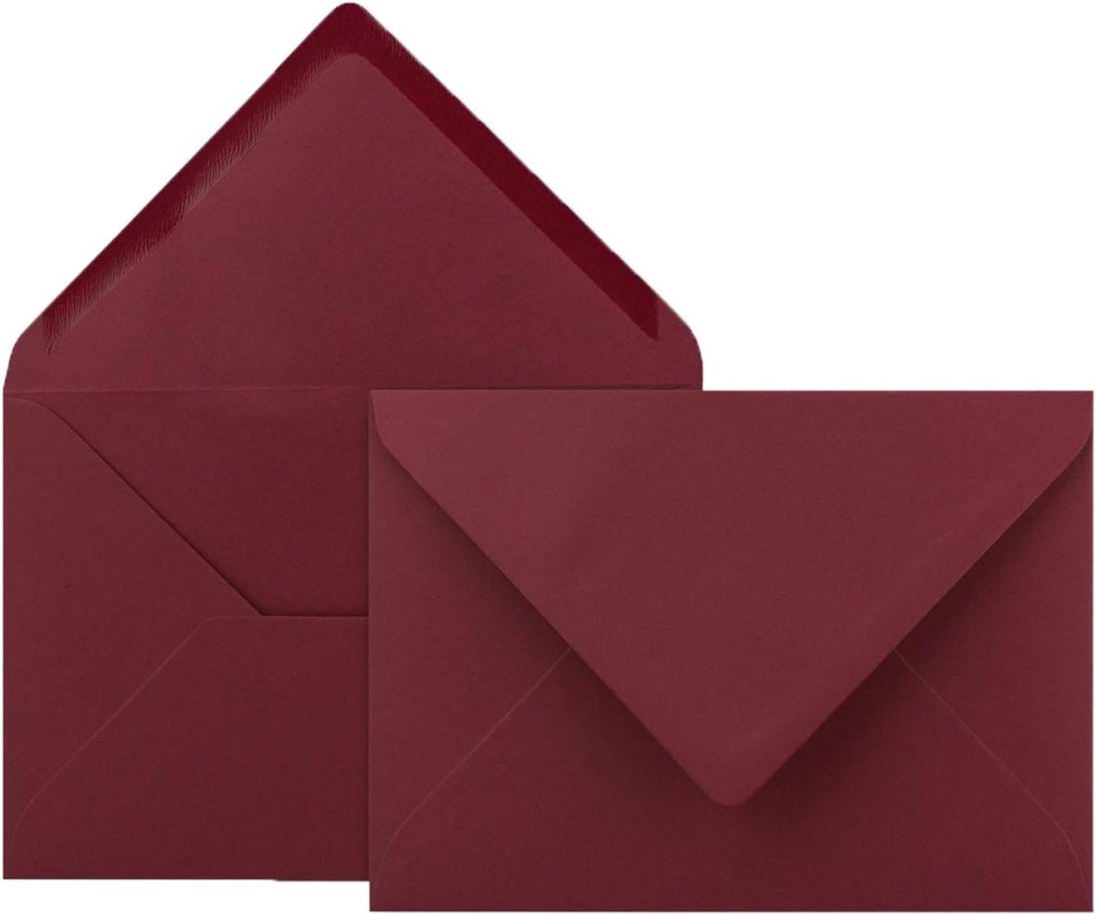 75x brief-enveloppen in kerstrood - 80 g/m² - enveloppen in DIN B6 formaat 12,5 x 17,6 cm - natte plakrand zonder venster