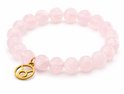 Armband van 8 mm lichtroze rozenkwartskralen met een gouden Stier-symbool bedel.