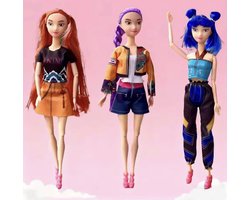 K-Pop Star Pop met Gitaar – Stoere Modepop met Kleurrijk Haar en Trendy Kleding – Inclusief Gitaar – Voor Fantasierijk Rollenspel, Muziek en Optredens – Leuk Cadeau voor Meisjes en Kinderen – Creatief Speelgoed voor Kleine K-Pop Fans – Leuk voor kids