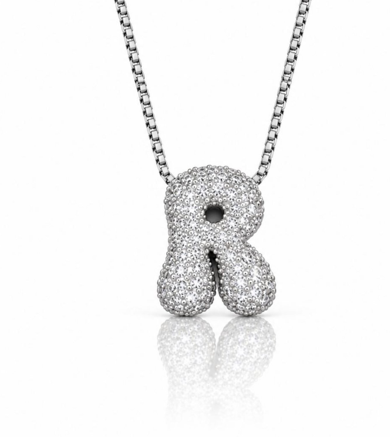 Maevi® Letter Ketting - Letter: R - Glitter Letterketting - Zirkonia Ketting - Lengte: 40 cm - Incl. Luxe Verpakking - Verzilverd - Bubbel Letter - Zilveren ketting / Zilveren letter - Hoge Kwaliteit - Luxe Ketting - Cadeau voor Moeder / Mama