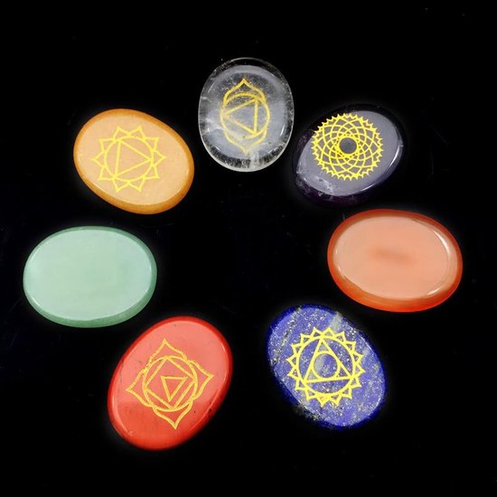 Dailygoods- Chakrastenen Set 7 Stuks - Gepolijste Genezende Stenen - Goud Gegraveerde Chakra-Symbolen - Holistische Gezondheidszorg - Platte/Ovale Vorm - 25 x 22 mm - Geneesstenen van Dailygoods — afbeelding 4