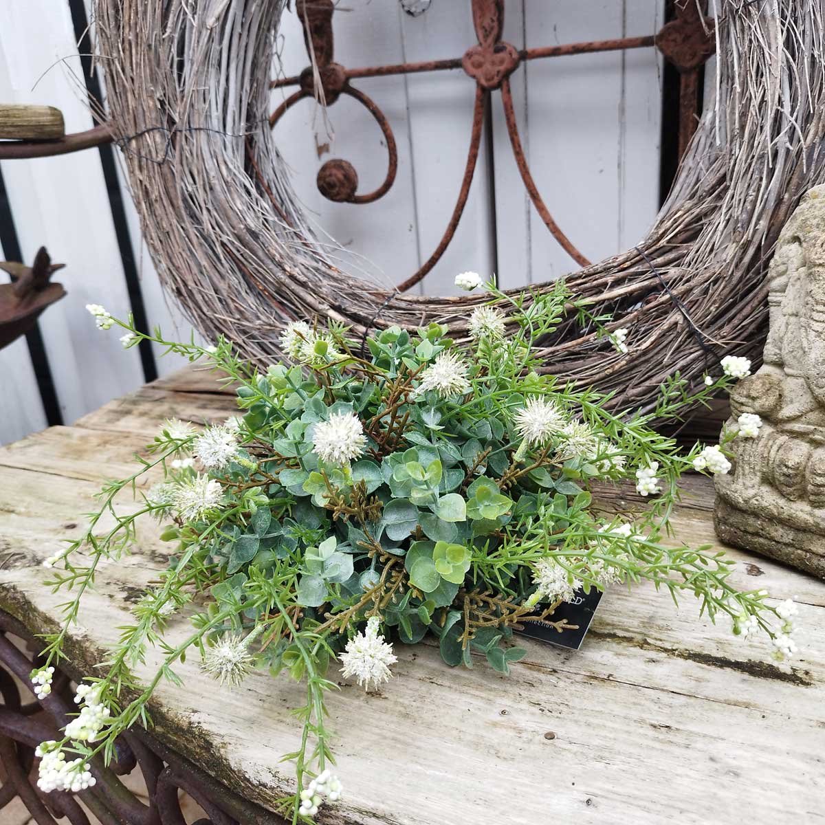 Kunst deco halve bol Echinops/eucalyptus