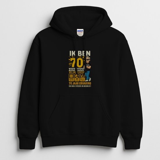 Zwarte unisex hoodie met opdruk 'Ik ben 70' en een illustratie van een man in zonnebril.