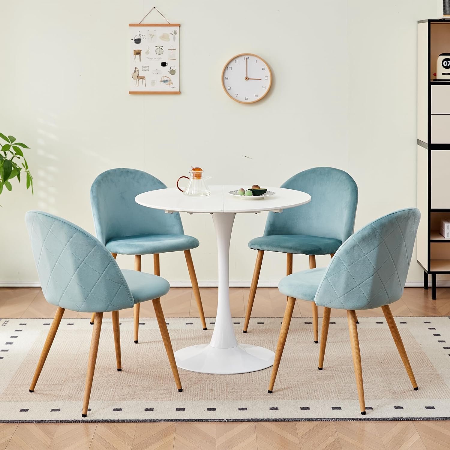 Set van 6 Groene Fluwelen Eetkamerstoelen met Metalen Poten – Moderne Gestoffeerde Keukenstoelen met Ergonomische Rugleuning, Zachte Schuimvulling en Verstelbare Vloerbeschermers, Mid-Century Modern Design voor Eetkamer, Keuken en Woonkamer