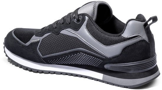 Zwarte Sparco sneaker van mesh met grijze details en een sportieve zool.