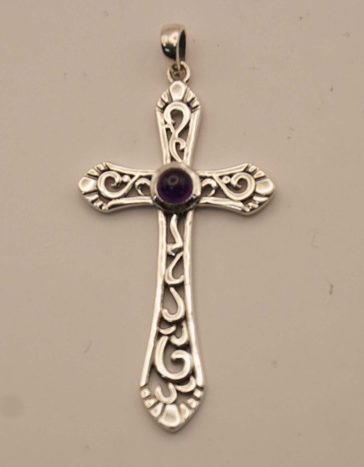 Zilveren hanger sierlijke kruis met ametist steen - sterling zilveren hanger kruis met paarse natuursteen - 925 zilveren kruis hanger voor aan ketting - pendant cross for collier