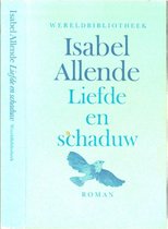 Boek Liefde en schaduw van Isabel Allende. De cover is lichtgroen met blauwe letters en een blauwe vogel.