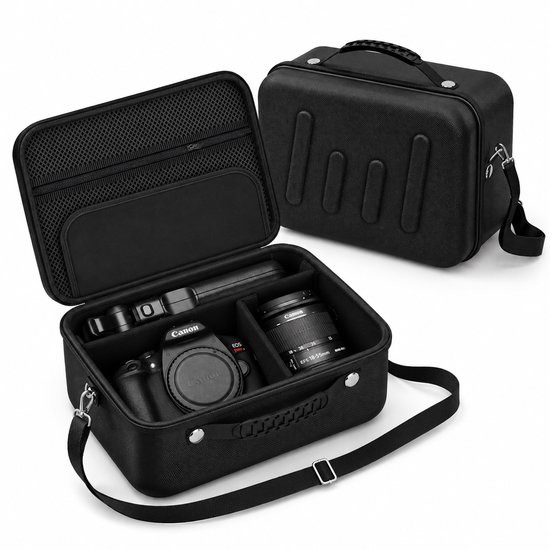 Zwarte cameratas in kofferstijl, open met Canon camera, lens, statief en accessoires.