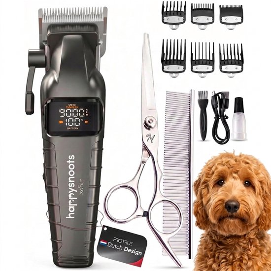 Hondentondeuse met accessoires: opzetkammen, schaar, kam, borstel, olie, USB-kabel. Hond kijkt mee.