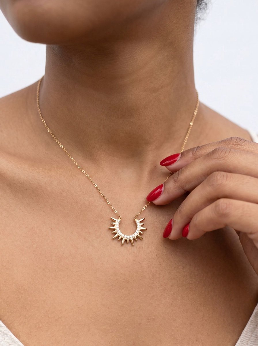 Anelplus Dames Ketting met Zon Hanger – Goudkleurig – Ketting met Steentjes – Minimalistisch & Elegant Sieraad