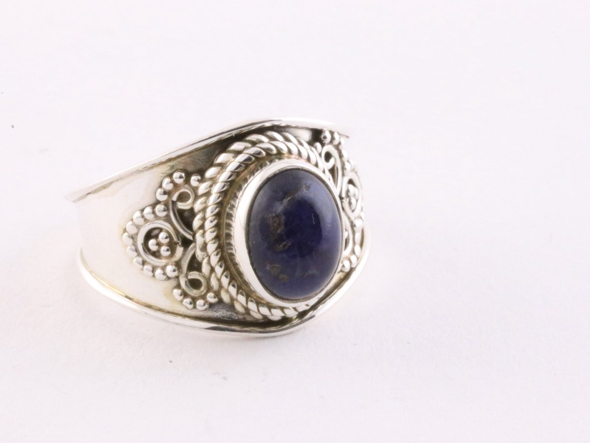 Fijne bewerkte zilveren ring met sodaliet - maat 16
