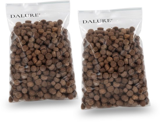 Twee doorzichtige zakjes met Dalure-logo gevuld met bruin, rond kreeftenaas.